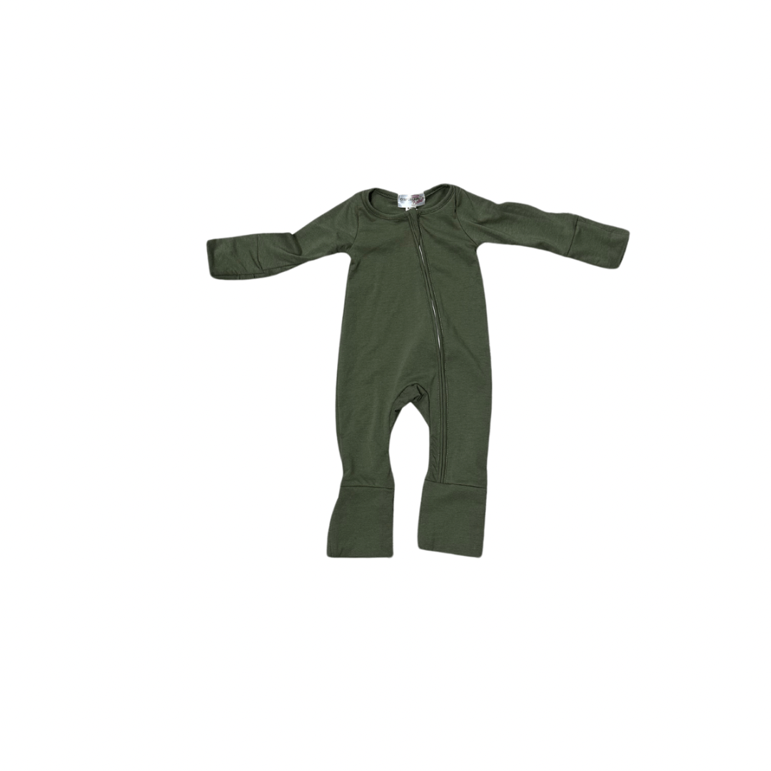 HUNTER GREEN Loungewear Aier Size: 0-3 months zippy