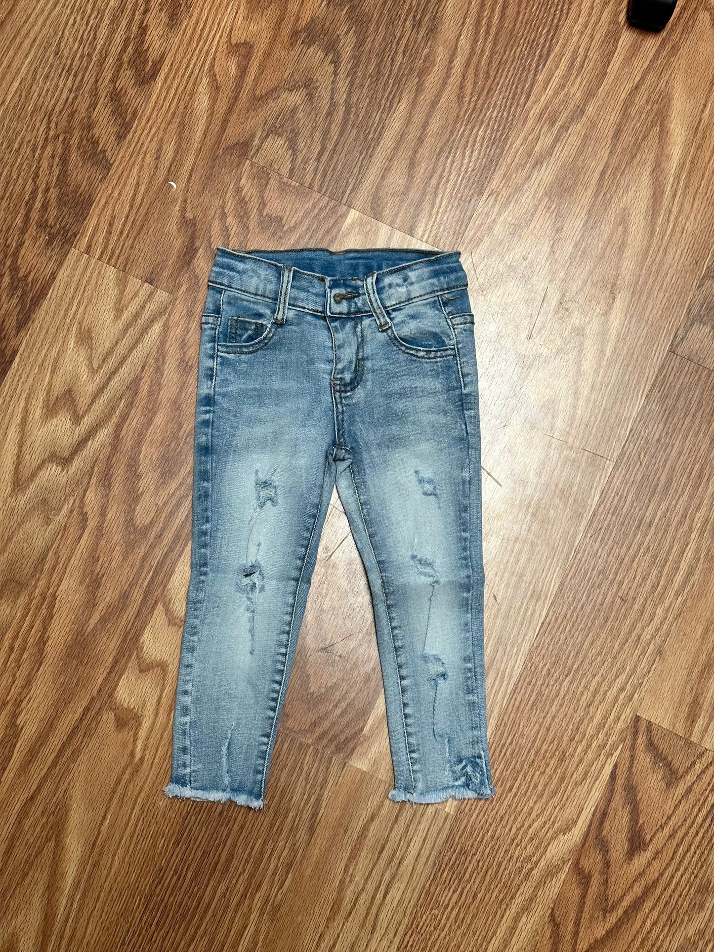LIGHT WASH SKINNY JEAN