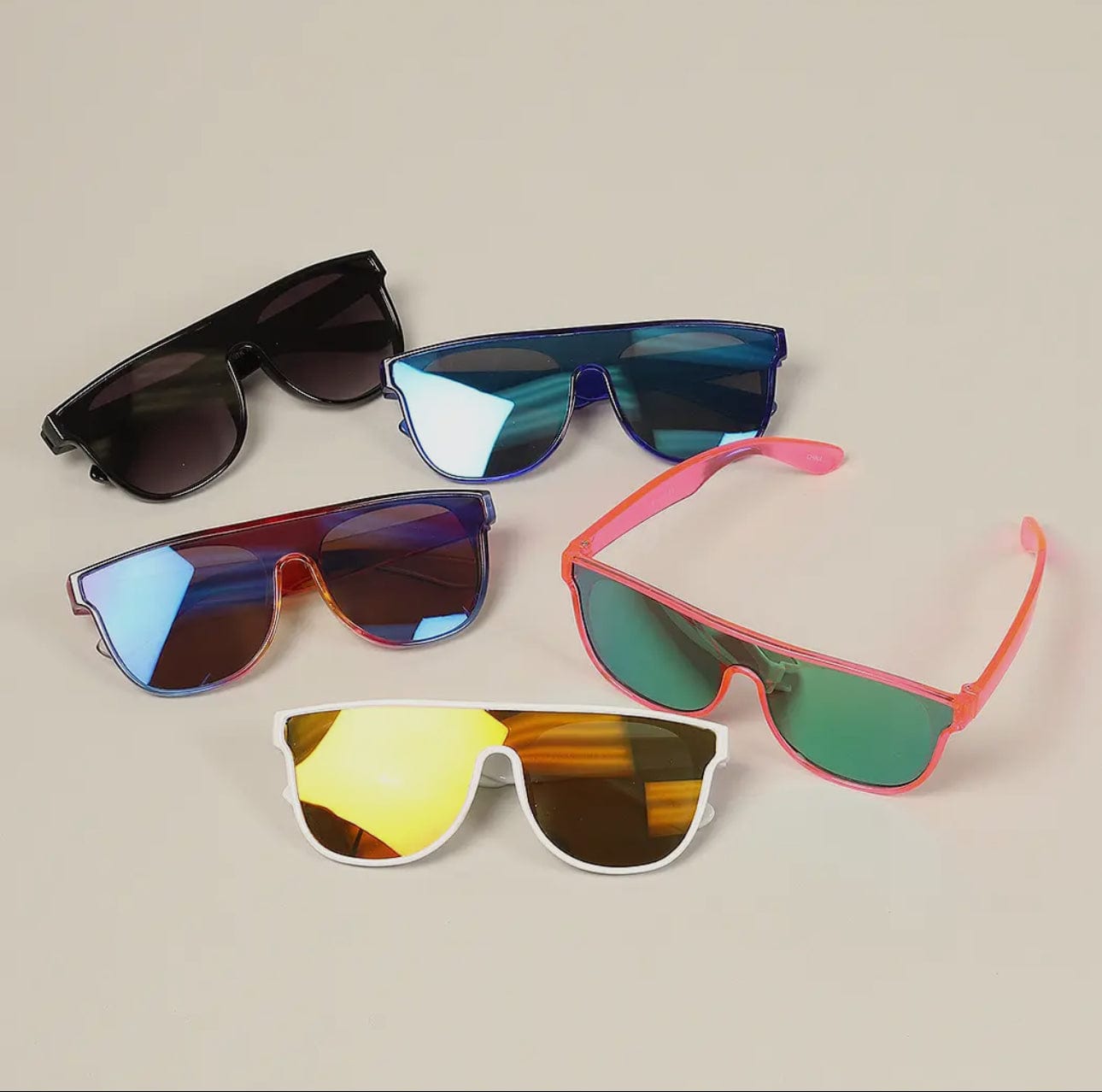 SUNGLASSES- FLAT TOP SQUARE FRAME Accessory Fashion City Color: White