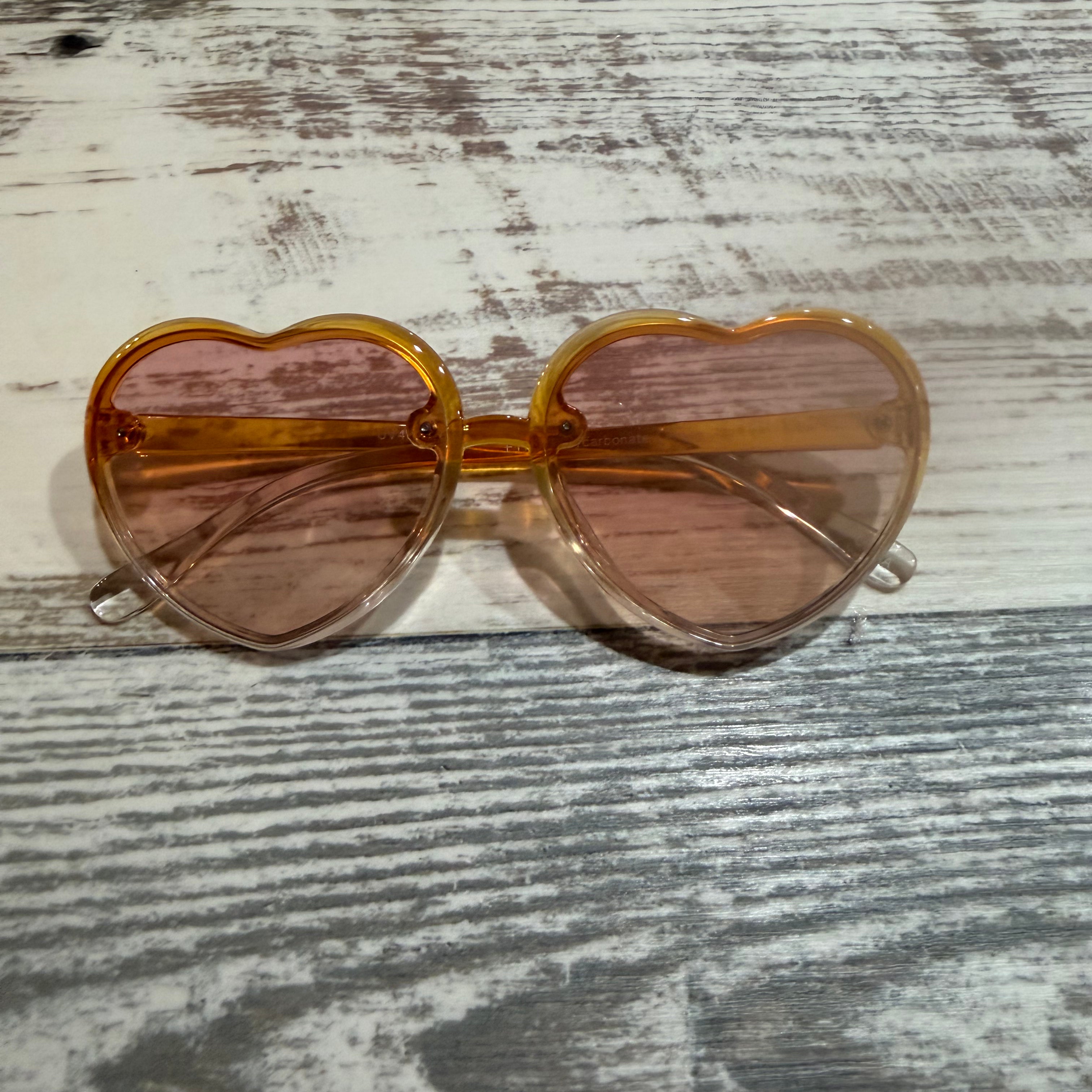 HEART SHAPED GRADIENT SUNGLASSES