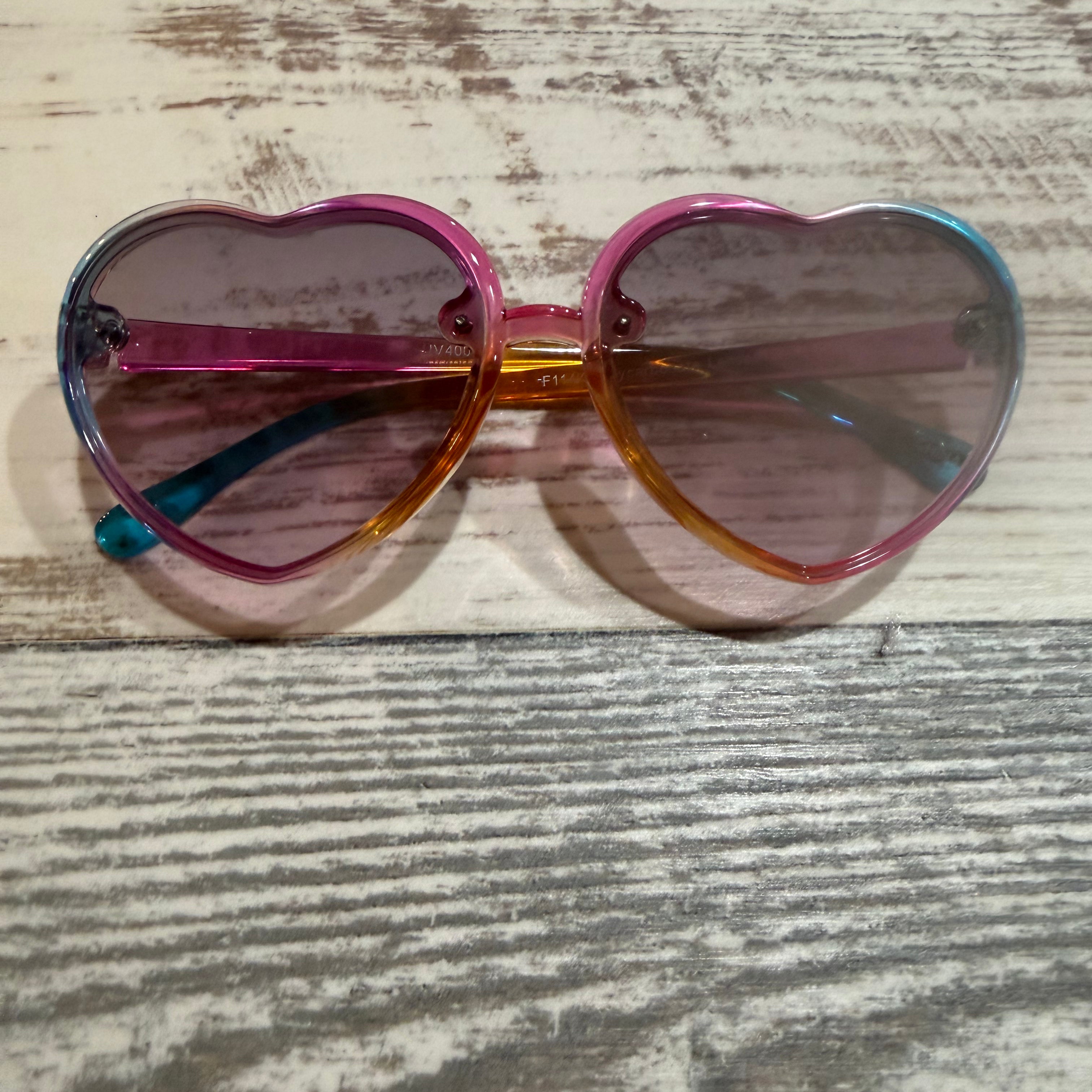 HEART SHAPED GRADIENT SUNGLASSES