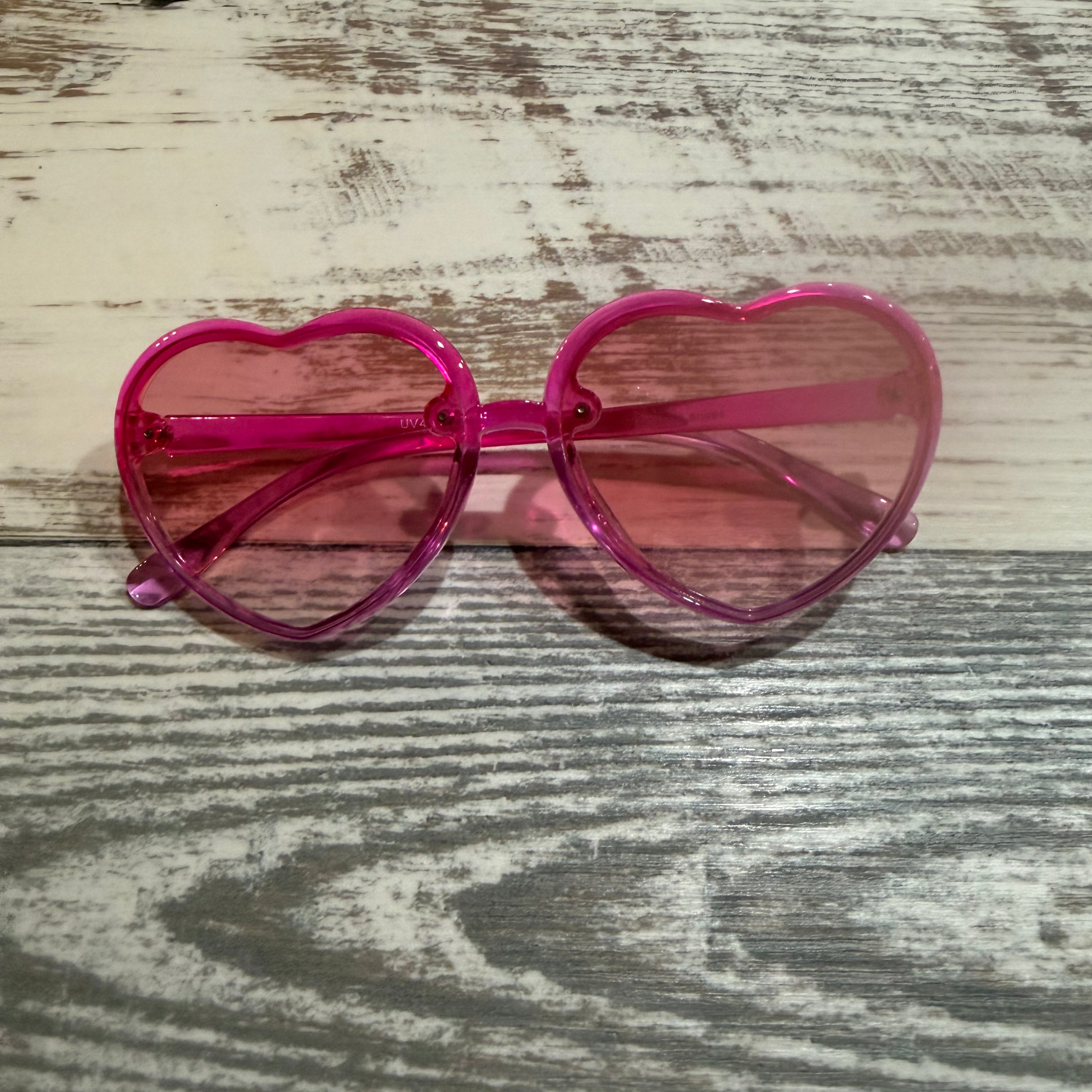 HEART SHAPED GRADIENT SUNGLASSES