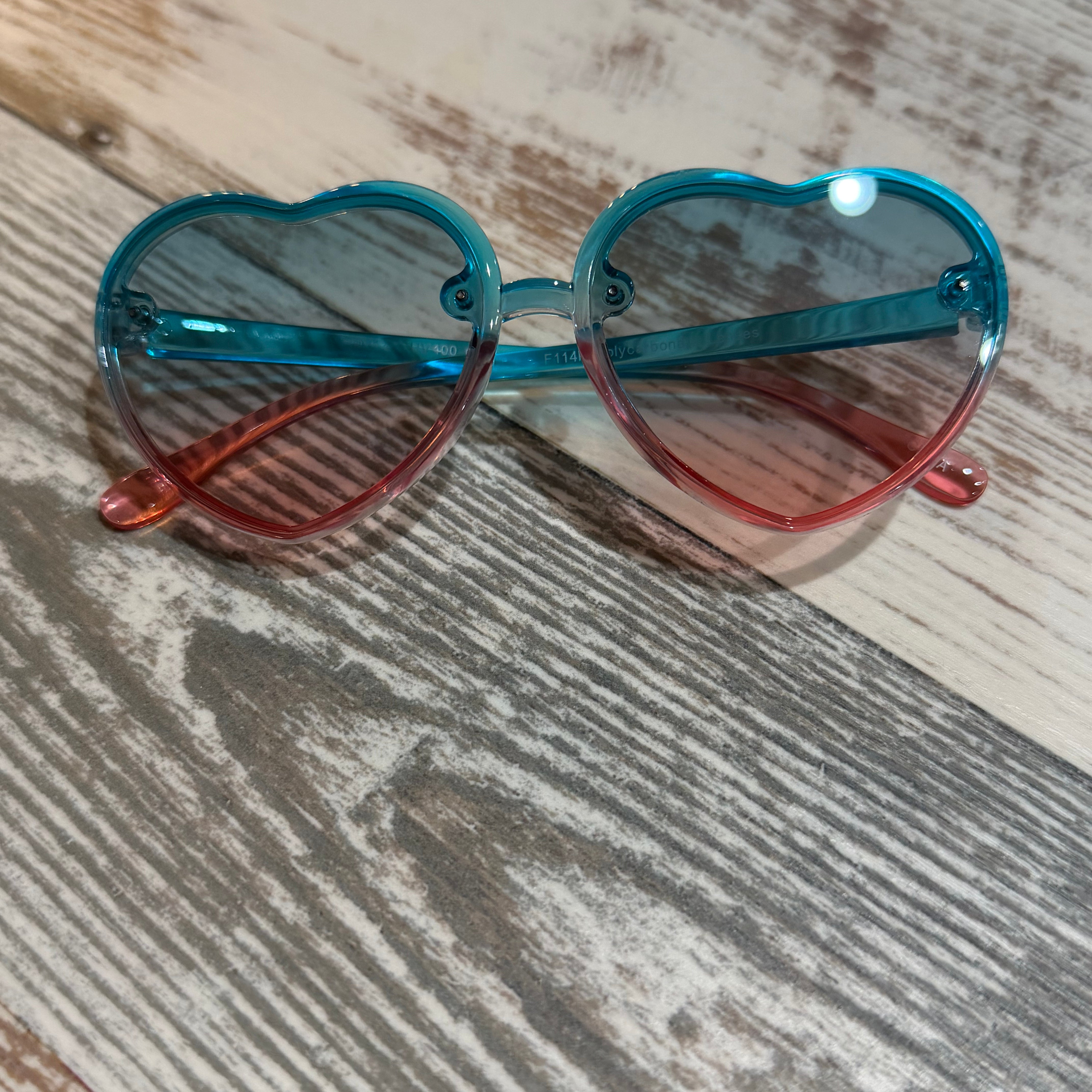 HEART SHAPED GRADIENT SUNGLASSES